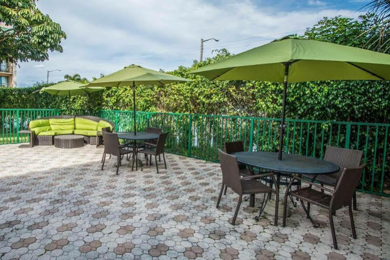 Quality Inn Boca Raton University Area מראה חיצוני תמונה