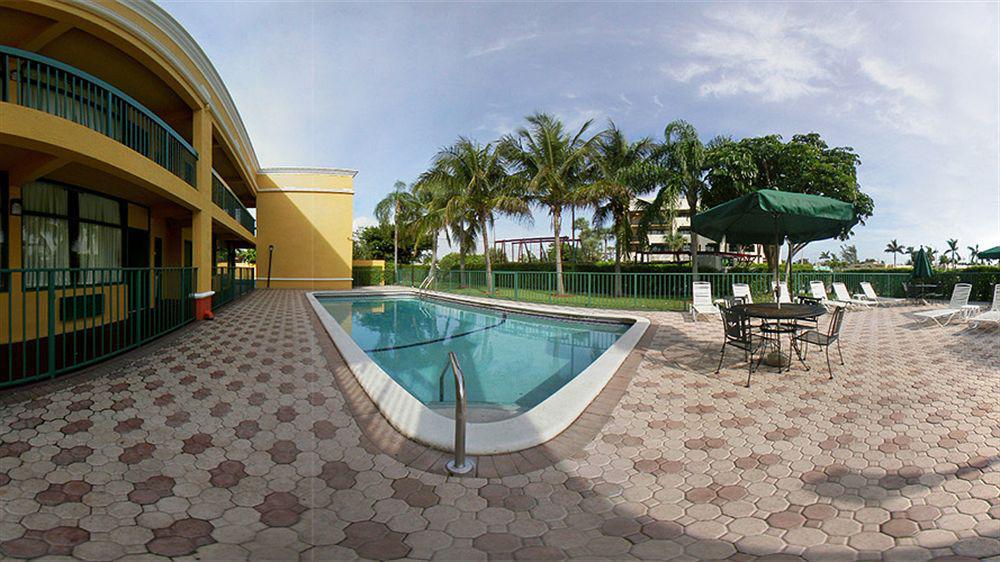Quality Inn Boca Raton University Area מראה חיצוני תמונה
